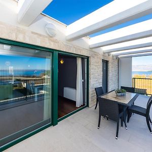 Queen Beach Apartments
